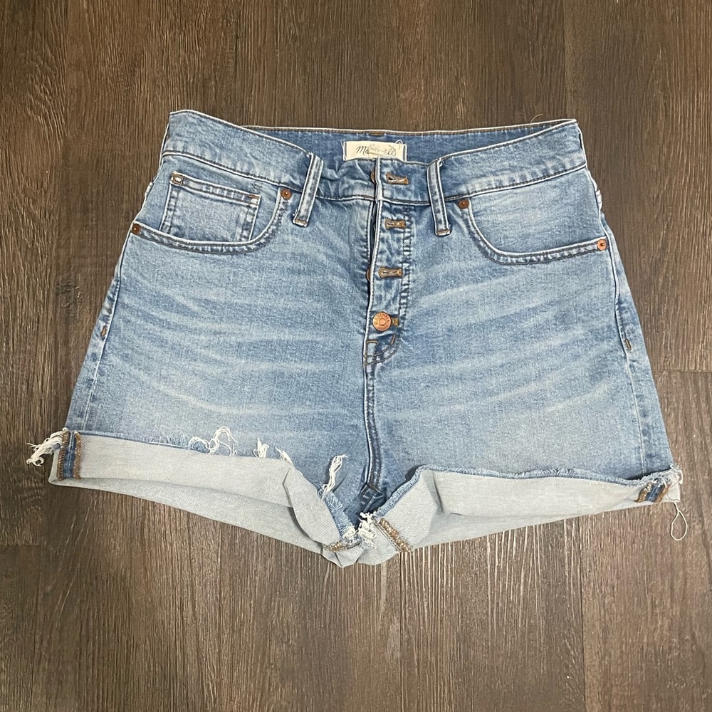 Madewell High-rise lightwash shorts. Size 29. Good condition.